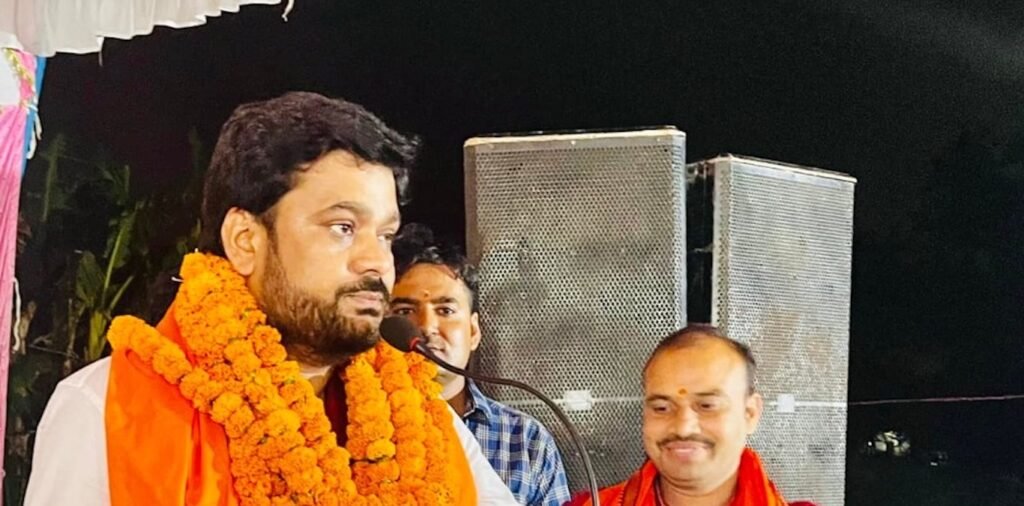 खरवनिया यज्ञ के बाद मिथिलेश पाठक की पहचान बढ़ी, समाजसेवा में नई ऊंचाइयाँ 2 मिथिलेश पाठक