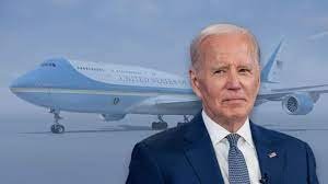 Joe Biden: जो बाइडेन के पीछे पड़े एलियंस, अमेरिकी राष्ट्रपति के एयरफोर्स वन विमान के ऊपर मंडराता दिखा UFO! 3 image 42