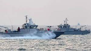 Ship Hijacked: सोमालिया के तट से जहाज हाइजैक, क्रू में 15 भारतीय शामिल, नौसेना ने भेजा अपना युद्धक जहाज 2 image 11