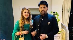 Kapil Sharma Video: कपिल शर्मा का दिखा ऐसा लुक की फैंस गए चौंक, पत्नी गिन्नी के साथ एयरपोर्ट पर हुए स्पॉट 2 image 205