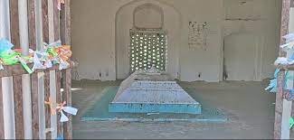 Political news: रशीद मियां का मकबरा या शिव मंदिर? Farrukhabad कोर्ट के आदेश पर हुआ सर्वे, हिंदू पक्ष ने किया ये दावा 3 image 38