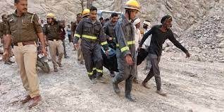 Mahoba News: महोबा में पहाड़ में खनन के दौरान हुआ बड़ा हादसा, 4 मजदूरों की मौत 2 की हालत गंभीर, रेस्कयू जारी 1 image 193