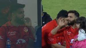 PSL 2024: लाइव मैच के दौरान पाकिस्तानी खिलाड़ी ने पी 'सिगरेट', घटिया हरकत की वीडियो वायरल 2 image 281