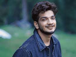 Munawar Faruqui: हुक्का पार्लर में रेड के बाद हिरासत में लिए गए मुनव्वर फारूकी, पूछताछ के बाद पुलिस ने छोड़ा 1 image 336