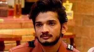 Munawar Faruqui: हुक्का पार्लर में रेड के बाद हिरासत में लिए गए मुनव्वर फारूकी, पूछताछ के बाद पुलिस ने छोड़ा 2 image 338