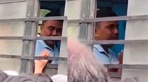 Sandeshkhali Case: 'निकल गई हेकड़ी…' पुलिस वैन में रोता हुआ नजर आया शाहजहां शेख, BJP ने कसा तंज 2 image 268