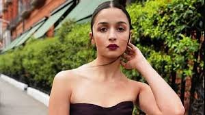 Alia Bhatt Cryptic Post: सिटिजनशिप को लेकर हो रही डिबेट के बीच आलिया भट्ट ने शेयर किया पोस्ट, कहा- प्यार, कोई भी तर्क... 1 image 165