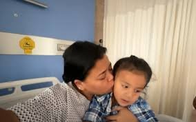 Bharti Singh Health Update: हॉस्पिटल से डिस्चार्ज हुईं भारती सिंह, बेटा गोला हाथ पकड़कर मां को ले गया घर 1 image 91