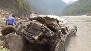Badrinath Accident: उत्तराखंड के बद्रीनाथ हाईवे पर बड़ा हादसा, ट्रेवलर अलकनंदा नदी में गिरी, 10 की मौत 2 image 144