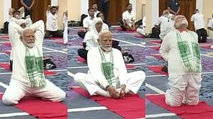 International Yoga Day: 'योग इकोनॉमी को बढ़ते देख रही दुनिया', अंतरराष्ट्रीय योग दिवस के 10 साल की ऐतिहासिक यात्रा पर क्या बोले PM मोदी? 1 image 200