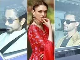 Sonakshi- Zaheer: की रिसेप्शन पार्टी में अदिति राव-सिद्धार्थ ने रेखा संग दिए खूब पोज, एक्टर ने दिग्गज अभिनेत्री के पैर छूकर लिया आशीर्वाद 2 image 231