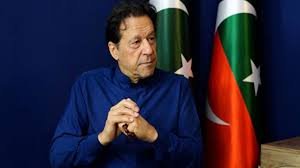Pakistan: पाकिस्तान में नहीं थम रहा बवाल: इमरान समर्थकों के इस्लामाबाद कूच के दौरान झड़प, पुलिस ने दागे आंसू गैस के गोले 3 image 116