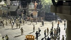 Nagpur Violence: FIR में खुलासा- दंगाइयों ने महिला पुलिसकर्मियों के कपड़े फाड़ने की कोशिश की, पेट्रोल बम फेंके 1 image 75