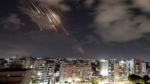 Israel Iran Attack: महायुद्ध की आहट! रात के अंधेरे में इजराइल ने ईरान के न्यूक्लियर साइट्स तबाह किए, कई बड़े अधिकारियों को उतारा मौत के घाट, दुनिया में मचा हड़कंप 3 image 48