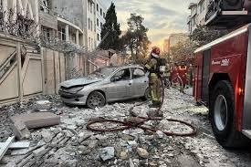 Israel Attack on Iran: ईरान पर दाग दिया 'परमाणु' का 'मिनी बम'! बौखलाया इजरायल, शहर ही गायब; सेकेंड्स में बिछा दी लाशें 2 image 80