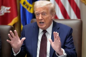 President Donald Trump: भारत-पाक जंग पर फिर ’ट्रंप कार्ड’! बोले-गिर चुके थे 7 विमान, मैंने रुकवाया युद्ध… 4 WhatsApp Image 2025 10 22 at 9.10.50 AM