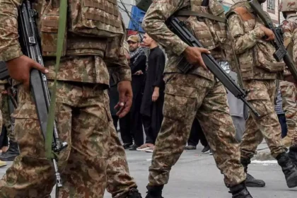 khesari with wife chanda devi 1 1