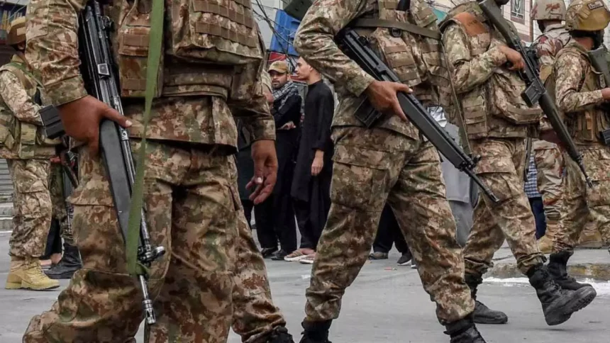 khesari with wife chanda devi 1 1