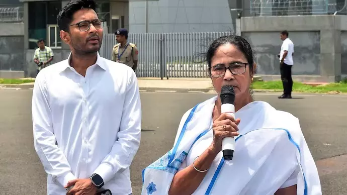 West Bengal Rejinagar Bypoll: रेजीनगर उपचुनाव से पहले ममता की कांग्रेस-वामदलों से एकजुटता की अपील, सियासी हलचल तेज !